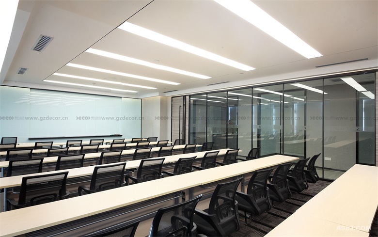 高科技辦公室裝修如何設計靈活工作區(qū)？